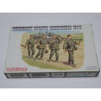 DRAGON 6105 WEHRMACHT INFANTRY BARBAROSSA 1941 FIGURES 1/35 SCALE PLASTIC MODEL KIT