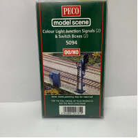 PECO MODEL SCENE 5094 COLOUR LIGHT JUNCTION SIGNALS X2 AND SWITCH BOXES X2 IN OO/HO GAUGE