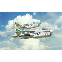 ITALERI 1411 A-7E CORSAIR 11 1:72 PLASTIC MODEL KIT