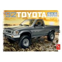 AMT 1082 1:20 1992 TOYOTA  4X4 PICK UP TRUCK PLASTIC MODEL CAR KIT