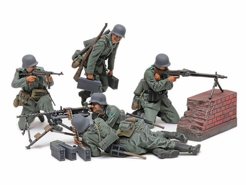 TAMIYA 35386 GERMAN MACHINE GUN TEAM MID WW11 MILITARY MINATURES 1/35 SCALE PLASTIC MODEL KIT  FIGURINES