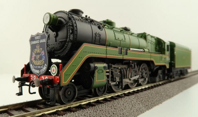 AUSTRALIAN RAILWAY MODELS ARM 3830 SPIRIT OF PROGRESS C38 4-6-2 PACIFIC PASSENGER LOCOMOTIVE HO/OO SCALE LOCOMOTIVE AND COAL CAR