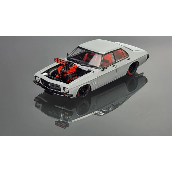 DDA COLLECTABLES COOL GREY BLOWN HQ STREET CUSTOM MONARO FULLY DETAILED OPENING DOORS BONNET AND BOOT 1:24 SCALE DIECAST COLLECTABLE