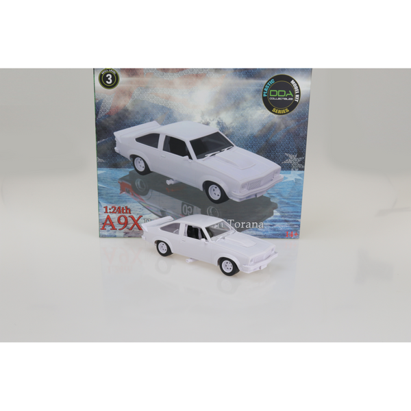 DDA 811K HOLDEN TORANA A9X 1978 BATHURST WINNER SEALED BODY OPENING BONNET 1/24 SCALE PLASTIC MODEL KIT