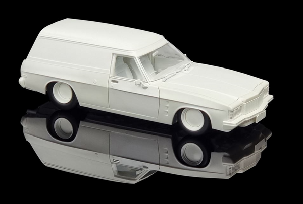 DDA DDA508K 1975 HOLDEN HJ SLAMMED SEALED BODY WITH OPENING BONNET 1/24 SCALE PLASTIC MODEL KIT VEHICLE