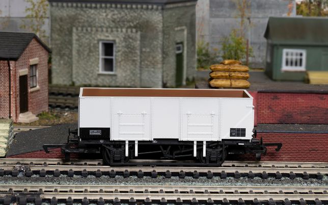 HORNBY 60112 ALL STEEL 21 TON MINERAL WAGON NO.P338585 ERA 4 OO GUAGE ROLLING STOCK