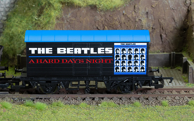 HORNBY R60180  THE BEATLES - A HARD DAYS NIGHT WAGON  OO SCALE MODEL RAILWAYS