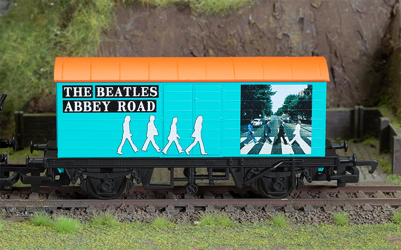 HORNBY R60182 THE BEATLES - ABBEY ROAD WAGON OO GAUGE MODEL RAILWAYS