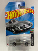 HOT WHEELS BASIC 132/250 - HW ROADSTERS - 72 STINGRAY CONVERTIBLE