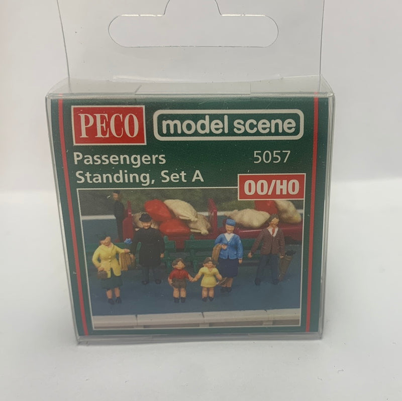 PECO MODEL SCENE 5057 PASSENGERS STANDING SET A OO/HO GAUGE