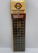 PECO RATIO 425 WOODEN LINESIDE FENCING IN BLACK (4 BAR) OO/HO GAUGE FENCING KIT