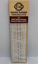 PECO RATIO 420 GWR STATION FENCING RAMPS AND GATES IN WHITE OO/HO GAUGE FENCING KIT