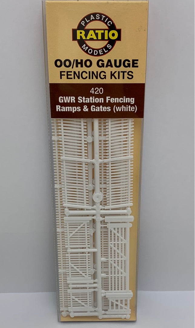 PECO RATIO 420 GWR STATION FENCING RAMPS AND GATES IN WHITE OO/HO GAUGE FENCING KIT