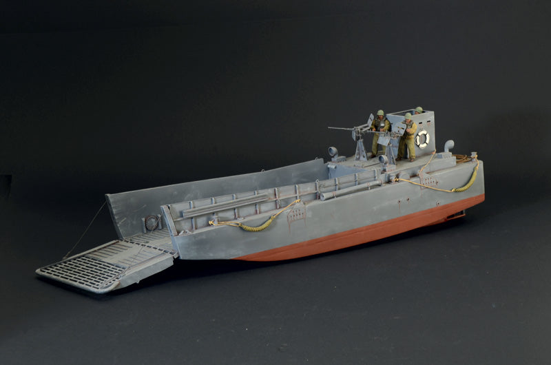 ITALERI 6755 LCM 3 LANDING CRAFT DDAY ANNIVERSARY WITH THREE FIGURES 1/35 SCALE PLASTIC MODEL KIT