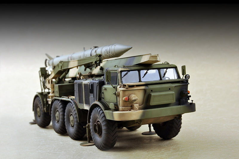 TRUMPETER 07179 RUSSIAN 9P113 TEL WITH ROCKET OF 9K52 LUNA-M SHORT RANGE ARTILLERY ROCKET SYSTEM (FROG-7) 1/72 SCALE VEHICLE PLASTIC MODEL KIT