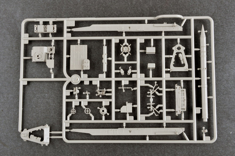 TRUMPETER 07179 RUSSIAN 9P113 TEL WITH ROCKET OF 9K52 LUNA-M SHORT RANGE ARTILLERY ROCKET SYSTEM (FROG-7) 1/72 SCALE VEHICLE PLASTIC MODEL KIT