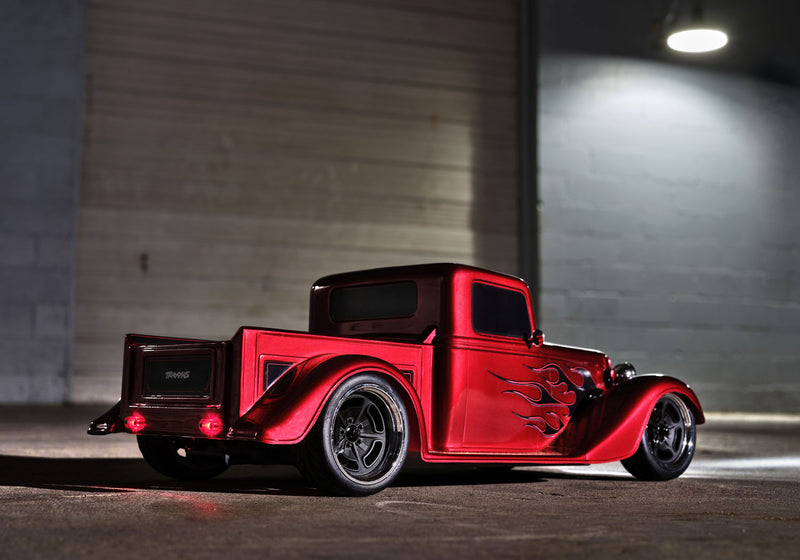 TRAXXAS 93044-4 FACTORY FIVE 1935 4TECH 3 HOT ROD TRUCK - RED WITH LIGHTS REQUIRES BATTERY AND CHARGER