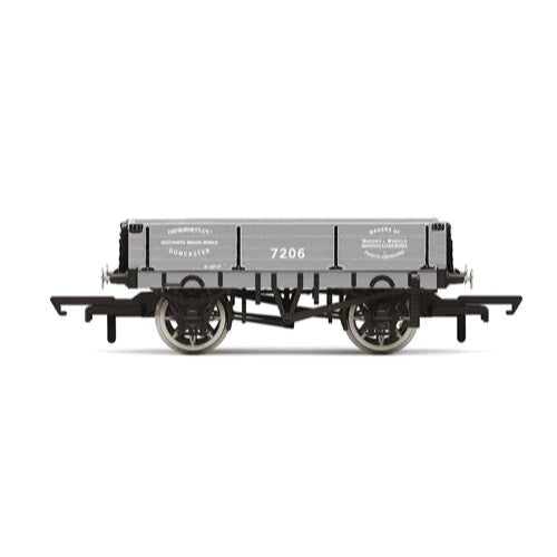 HORNBY R60093 T BURNETT 3 PLANK WAGON 00 GAUGE ROLLING STOCK