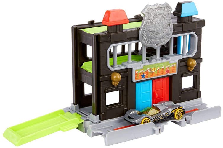 HOT WHEELS CITY VS TOXIC CREATURES - DOWNTOWN POLICE STATION PLAYSET