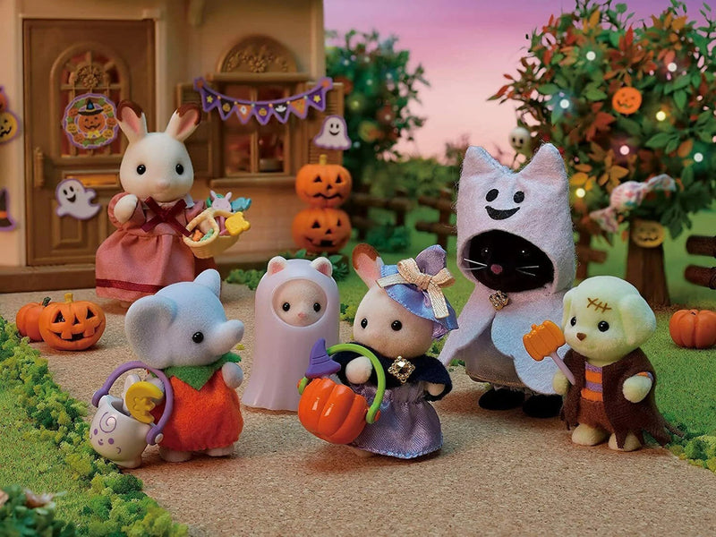 SYLVANIAN FAMILIES 5654 TRICK OR TREAT PARADE WITH GLOW IN THE DARK COSTUME