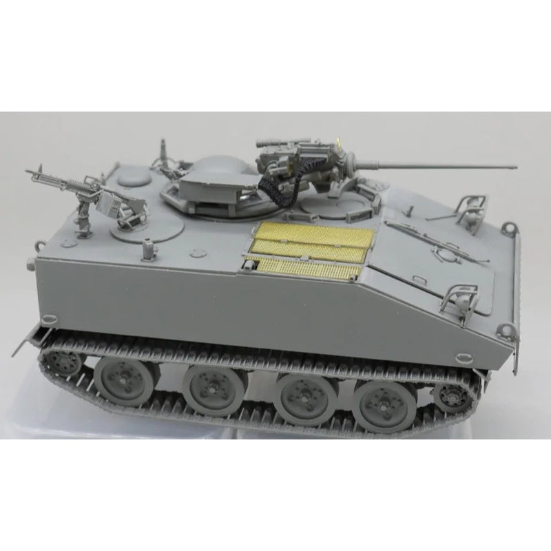 TAKOM 2149 M114 A1E1 CRV 1/35 SCALE TANK PLASTIC MODEL KIT