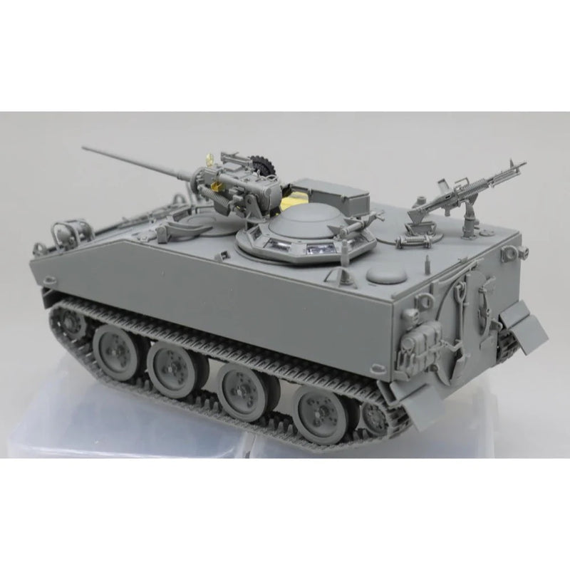 TAKOM 2149 M114 A1E1 CRV 1/35 SCALE TANK PLASTIC MODEL KIT